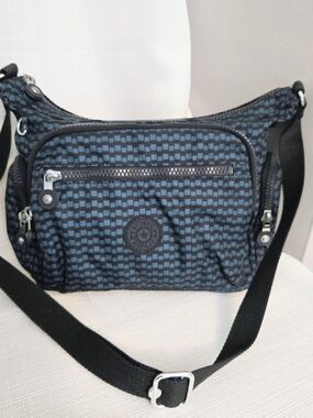 Kipling Gabbie Sm Crossbody Purse Bag Multi Zip Pockets Adjustable Strap